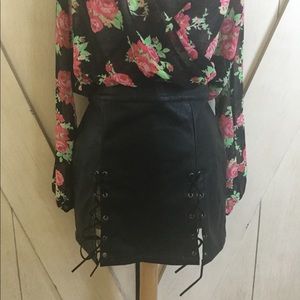 💋Fashion Nova Vegan Leather Lace Up Skirt💋
